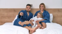 Pánský a dámský froté župan střihu kimono tmavě modrý, dětský froté župan bílý