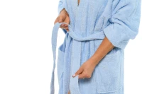 Dámský župan z bavlněného froté kimono světle modrá zblízka zavazování